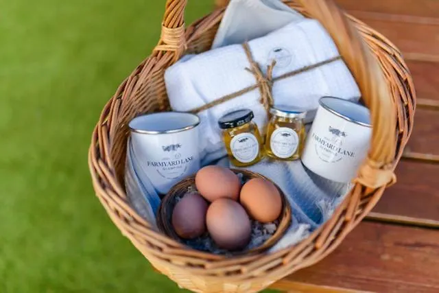 Farmyard Lane Glamping Кілларні